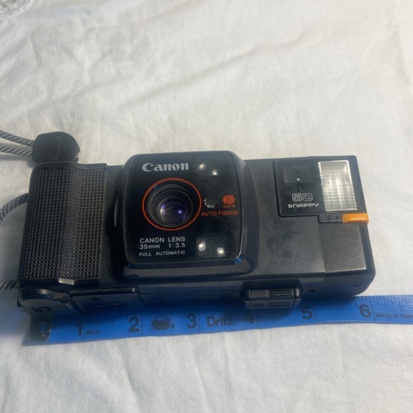 Vintage Cannon Snappy 50 35mm camera - Picture 9 of 10